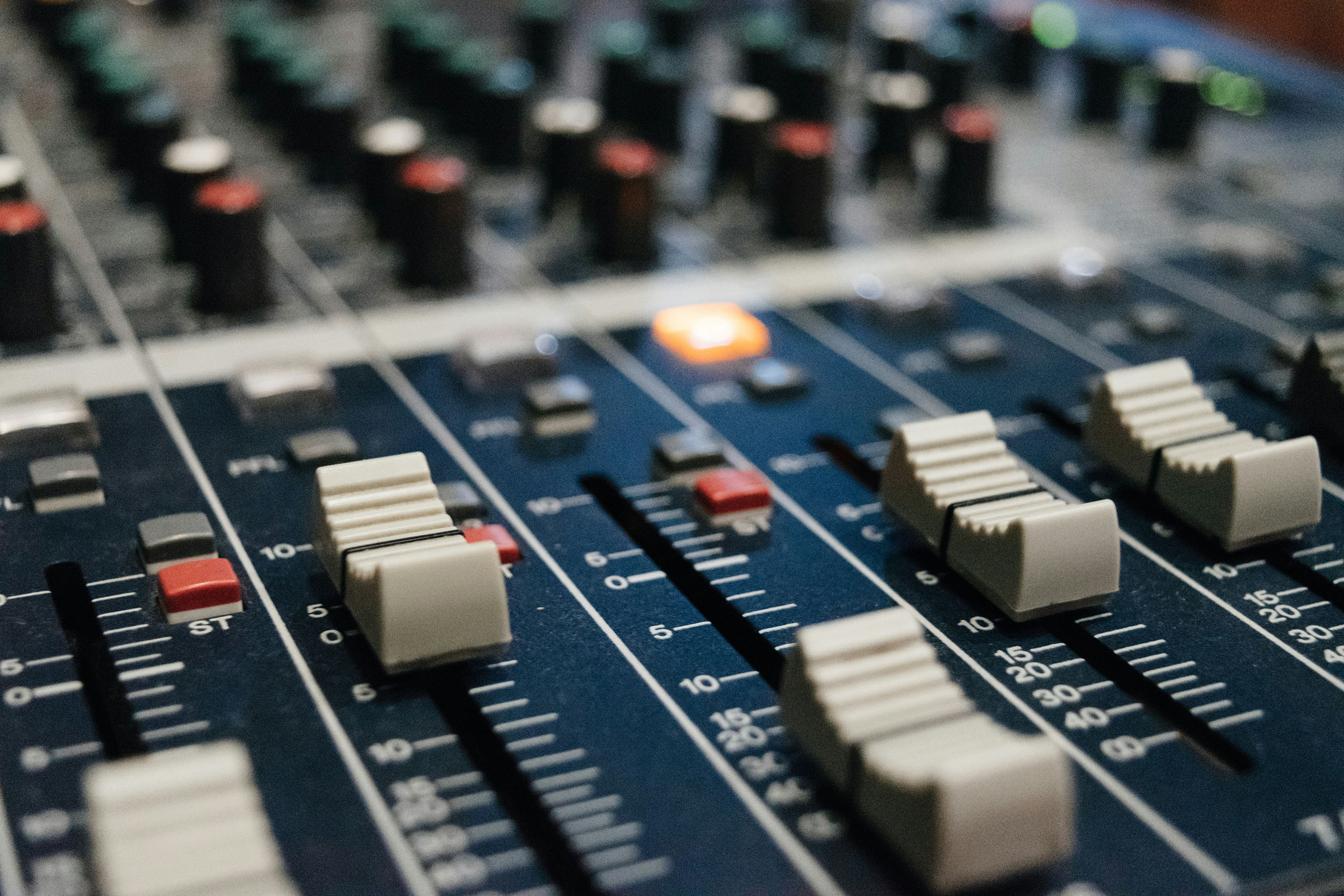 Music mixing desk